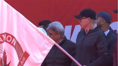 J-K CM Omar Abdullah flags off 3rd edition of Kashmir Marathon (Photo: ANI)