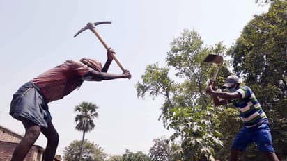 Workers at a MNREGA site (File Photo/ANI)