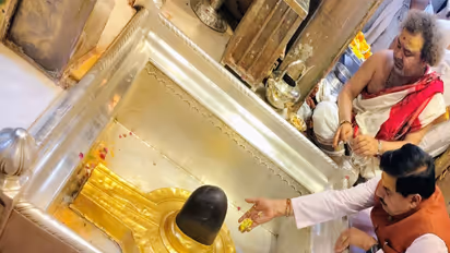 MP CM Mohan Yadav offers prayers at Varanasi's Kashi Vishwanath Temple (Photo/DPR)