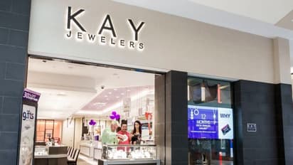 Signet Jewelers Stock Dips To One Year-Low After Updated Guidance: Retail Stays Cautious