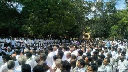 ஓபிஎஸ்க்கு எதிரான போராட்டத்தில் கரம் கோர்த்த திமுக – அதிமுக அம்மா அணி தொண்டர்கள் !! மேலூரில் கடையடைப்பு…மறியல் !!!