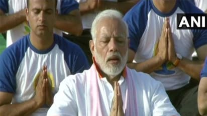 யோகா செய்வதன் மூலம் நாள்தோறும் சூரியனை வரவேற்போம்.....யோகா தினமான இன்று பிரதமர் மோடி வேண்டுகோள்….