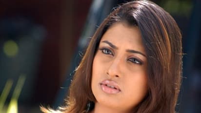 வால மீன் மாளவிக்கா இப்பையும் இப்படியா...? ஷாக்கில் ரசிகர்கள்..!