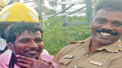 காதலை ஏற்க மறுத்ததால் இளைஞர் செல்போன் கோபுரத்தில் ஏறி தற்கொலை மிரட்டல்…