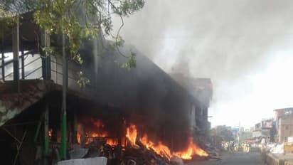 மும்பை ரயில் நிலையத்தில் பயங்கர தீ விபத்து!