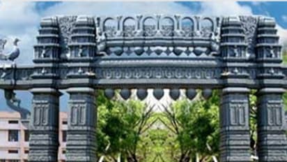 కాకతీయ యూనివర్సిటీలో తీవ్ర ఉద్రిక్త.. వీసీ ఛాంబర్లోకి వెళ్లేందుకు విద్యార్థుల యత్నం..