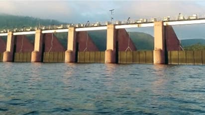 மீண்டும் குறைந்தது முல்லைப்பெரியாறு அணையின் தண்ணீர் திறப்பு; அதிகாரிகள் முன்னெச்சரிக்கை நடவடிக்கை…