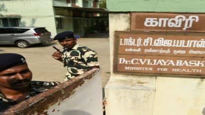 ஆர்.கே.நகரில் 14 நாட்களில் 89 கோடி ரூபாய் பட்டுவாடா… வருமான வரித்துறை அதிர்ச்சி தகவல்…