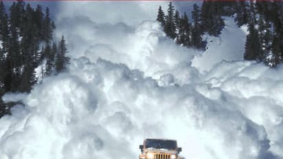 ಕಾಶ್ಮೀರ ಕಣಿವೆಯಲ್ಲಿ ಹಿಮಪಾತ; ಓರ್ವ ಯೋಧ ಸೇರಿ 5ಕ್ಕೂ ಹೆಚ್ಚು ಸಾವು