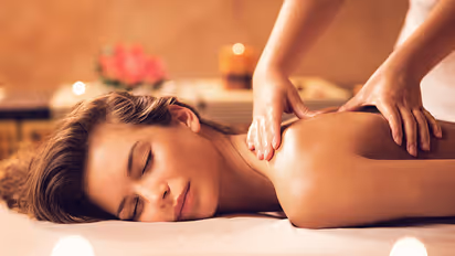 Demonitsation:  Spas and parlors do brisk business with old notes