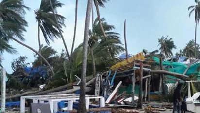 லட்சத்தீவுகளில் கோர தாண்டவம் ஆடிய ஒகி புயல் !! 500 கோடி ரூபாய்க்கு மேல் பலத்த சேதம் !!!