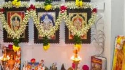 வீட்டு பூஜை அறையில் இப்படி செய்கிறீர்களா..? உங்கள் துன்பதிருக்கு இதுதான் காரணம்..!