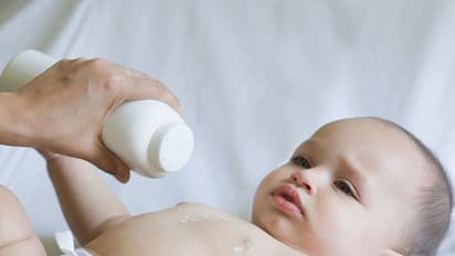 ಬೇಬಿ ಪೌಡರ್ ಮಗುವಿನ ಆರೋಗ್ಯಕ್ಕೆ ಡೆಂಜರ್ ಆಗಬಹುದೇ?  