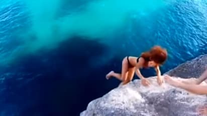 കാമുകി വീണിട്ടും അയാള്‍ എന്തായിരിക്കും സഹായിക്കാത്തത്..!