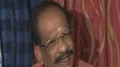 புஸ்வாணம் ஆகிப்போன முத்துக்கருப்பன் ராஜினாமா…. ஏற்க மறுத்த வெங்கய்யா நாயுடு !!