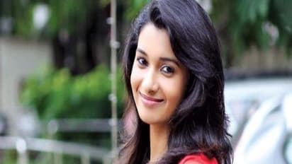 ஸ்டெர்லைட் ஆலையை மூடக்காரணம் எடப்பாடி அரசுதான்-னு விளம்பரம் போட்டுடாதீங்க; பிரியா பவானி சங்கர் கோரிக்கை