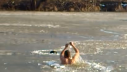 ಸಾಕುನಾಯಿಗೋಸ್ಕರ ಕೊರೆಯುವ ಚಳಿಗೆ ಸವಾಲೆಸೆದ ಭೂಪ