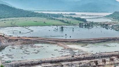 పోలవరం నిర్మాణంలో మరో అద్భుతం... గోదావరి ప్రవాహం 6.5కిమీ మళ్లింపు (వీడియో)