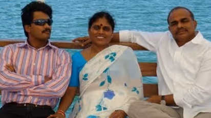 జగన్ను నాన్న గెలిపించాడు.. అమ్మ ఓడించింది..!!