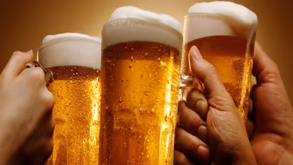 ಭಾರತದ ಬಿಯರ್ ಕಿಕ್ಗೆ ಬಟ್ಟೆ ಮರೆತ ಚೀನಿಯರು!