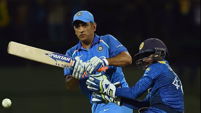 చితగొట్టిన ధోనీ, పాండే, భారీ స్కోర్ చేసిన టీం ఇండియా