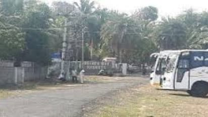 அனுமதி பெறாமல் கட்டப்பட்ட விடுதியில்தான் எம்எல்ஏக்கள் எல்லாம் ,ஆட்டம் போட்டார்களா ? வெளிச்சத்துக்கு வந்த கூவத்தூர் ரகசியம்!!!