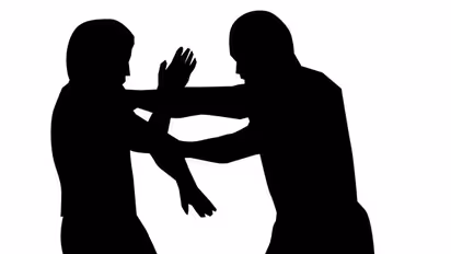 ಆತ್ಮರಕ್ಷಣೆಗಾಗಿ ವ್ಯಕ್ತಿಯ ಕಲ್ಲಿನಿಂದ ಹೊಡೆದು ಸಾಯಿಸಿದ ಮಹಿಳೆಗೆ ಬಿಡುಗಡೆ ಭಾಗ್ಯ