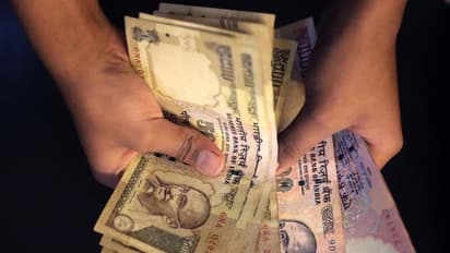 നോട്ട് നിരോധനം അറിഞ്ഞില്ല: 65000 രൂപയുടെ പഴയ നോട്ടുകൾ മാറി നൽകാൻ അപേക്ഷയുമായി അന്ധനായ വയോധികൻ