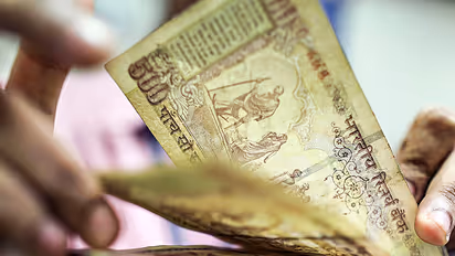 ದುಡ್ಡು ಕೊಟ್ಟು ರದ್ದಾದ ನೋಟು ಖರೀದಿಸಿದ ಪಾಕ್