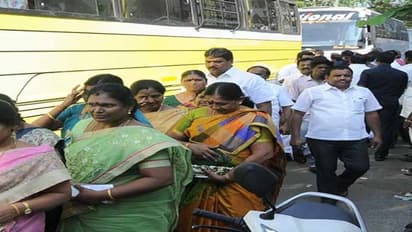 "எங்க ஊரு எம்எல்ஏவைக் காணோம்…!!" - போலீஸ் ஸ்டேசனுக்கு படையெடுக்கும் பொது மக்கள்..