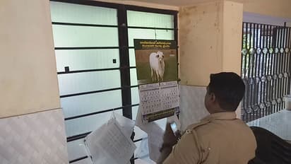 വീണ്ടും ബ്ലാക്ക് സ്റ്റിക്കര് ;സാഹചര്യം മുതലാക്കി ഭീതി പരത്തുന്ന സംഘങ്ങളുണ്ടോയെന്ന് പൊലീസ് അന്വേഷണം