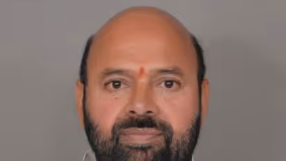 టీఆర్ఎస్ ఎమ్మెల్యే ముత్తిరెడ్డికి చేదు అనుభవం.. కాన్వాయ్ని ఆపి నిలదీసిన గిరిజనులు