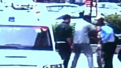 മന്ത്രിയുടെ സുരക്ഷാ ഉദ്യോഗസ്ഥന് സെക്യൂരിറ്റിക്കാരെ മര്ദ്ദിച്ചു; വീഡിയോ വൈറലായി