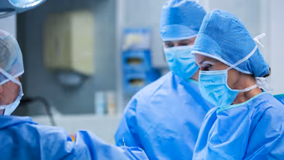 ওষুধ কোম্পানির স্পনসরে পাঁচতারা হোটেল বাসে বিধিনিষেধ, কী বলছেন চিকিৎসকরা