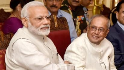 ஜனாதிபதி பதவி ஏற்பு விழாவுக்கு ‘லேட்டாக வந்த’ முன்னாள் ஜனாதிபதி.... முதல் மனிதராக வந்த மோடி...