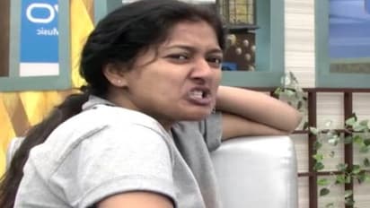 மாலை போடுறாராம்... ஐயப்பன் கோவிலுக்காவது சரக்கடிக்காம போம்மா காயத்ரி...