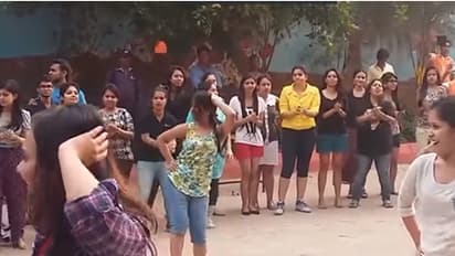 (ವಿಡಿಯೋ) ಇವರ ಡ್ಯಾನ್ಸನ್ನು ನೋಡಿದರೆ ನೀವು ಕುಳಿತಲ್ಲೇ ಮೈಕೈ ಕುಣಿಸುವುದು ಗ್ಯಾರಂಟಿ!