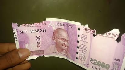Rs 2000 notes have now started crumbling down to pieces