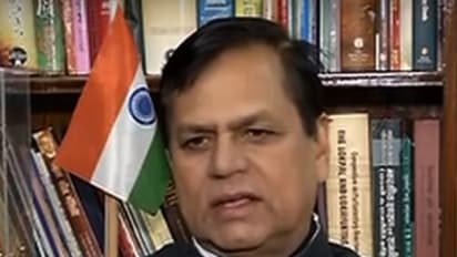 JD (U) leader asks Smriti to use textiles to cover body