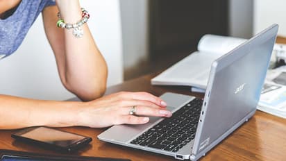 ഫേസ്ബുക്ക് കുളിമുറിയില് നാം നഗ്നരാണ്!