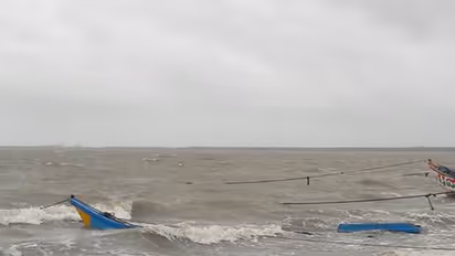 മുഖ്യമന്ത്രി ദുരിതബാധിത പ്രദേശം സന്ദര്ശിക്കുന്നു