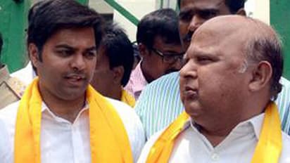 చంద్రబాబుకు మామూలు షాక్ కాదు: నెంబర్ 2 నేత గుడ్ బై