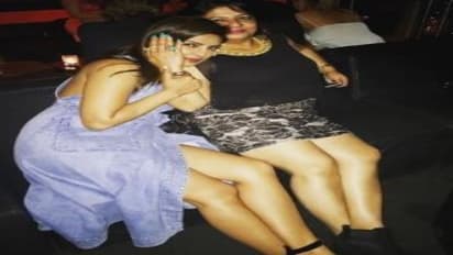 நான் மட்டுமல்ல எங்க வம்சமே குட்டைப் பாவாடை தான் போடுவாங்க… நடிகை பிரியங்கா சோப்ரா அதிரடி பேட்டி…