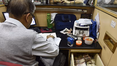 ಬ್ಯಾಂಕ್ನಿಂದ 6 ಕೋಟಿ ರೂ ಹಣ ತೆಗೆದು ಕೈಯಿಂದಲೇ ಏಣಿಸಿಕೊಡಲು ಸೂಚಿಸಿದ ಗ್ರಾಹಕ!