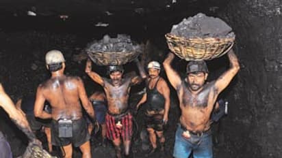 సింగరేణి యాజమాన్యానికి కార్మిక సంఘాల నోటీస్: ఈ నెల 15 నుండి సమ్మె