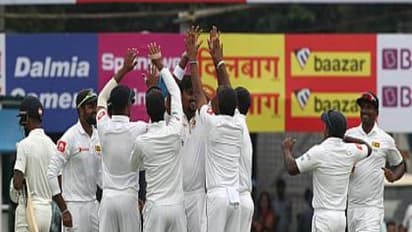 முதல் ஓவர்... முதல் பந்து... முதல் விக்கெட்.... ஆரம்பத்திலேயே தடுமாறும் இந்தியா!