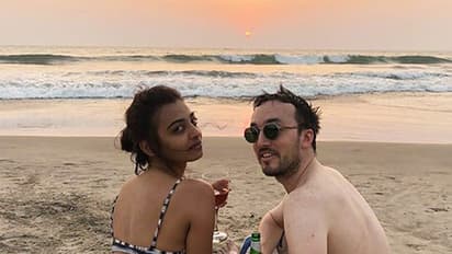 ബിക്കിനിയല്ലാതെ സാരിയുടുക്കണോ ട്രോളര്മാര്ക്ക് മറുപടിയുമായി രാധിക