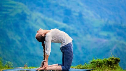 தொப்பையை கரைக்கும்... மாதவிடாய் வலியை நீக்கும்... உஷ்த்ராசனம் எப்படி செய்யனும் தெரியுமா? 
