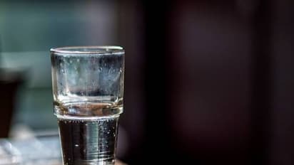 "டம்ளரில் நீர் பிடித்து வையுங்கள்" - நீர் முட்டைகளாக மாறும் எதிர்மறை ஆற்றல்..! எப்படி..?