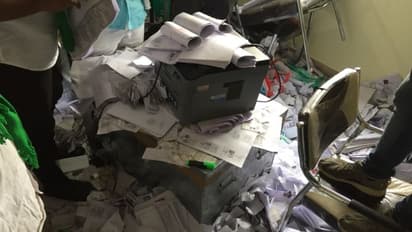 பெட்டி பெட்டியாக போலி அடையாள அட்டை – தயாரித்தது யார்…? விசாரணை தீவிரம்